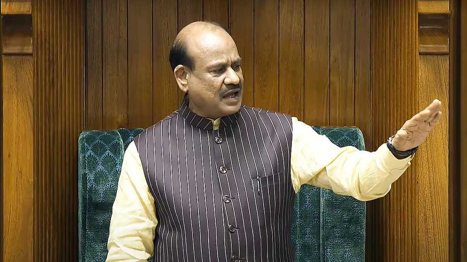 संसद : खिलाड़ी बनते रेफरी